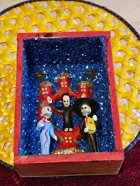 VINTAGE OAXACAN ALTAR OFFRENDE MUERTOS CLAY AND WIRE SCULPTURE DIORAMA